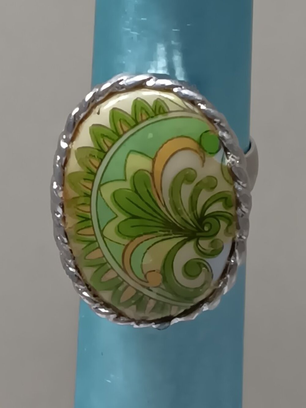 Vintage Tarina Tarantino Green Porcelain Paisley 8.5 Adjustable Ring